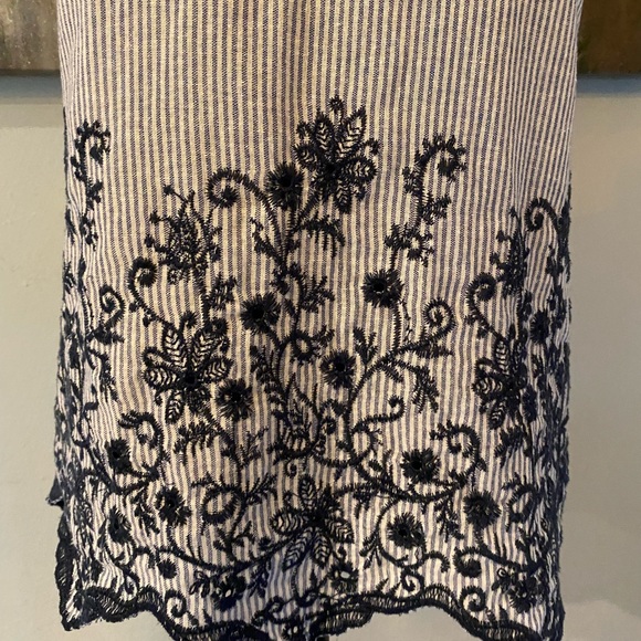 Beautiful EUC Blue & White Pinstriped EST. 1946 Top Tied in Back - Picture 2 of 8